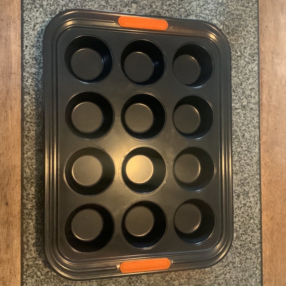 Le Creuset muffin pan